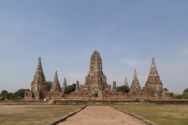 Start slowly in the morning! Half-day tour of the World Heritage Ayutthaya Ruins: Tour 5 major ruins (departing from Bangkok / with Japanese guide) (E5) - Wat Yai Chaimongkol and its 72-meter pagoda