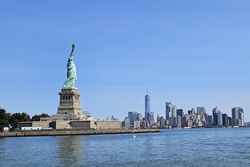 Statue of Liberty and Ellis Island Priority Boarding Tour - Priority boarding: helpful when it works, not a promise of no waiting