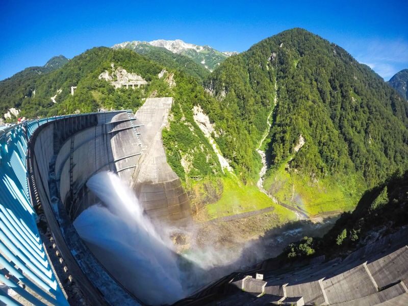 (Summer/Fall only) Tateyama-Kurobe: Walking on the "Roof of Japan" - Walking among ponds and alpine flowers