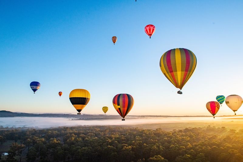 Sunrise hot air balloon with bubbly breakfast+photo in Hunter Valley - Watching the balloon take shape