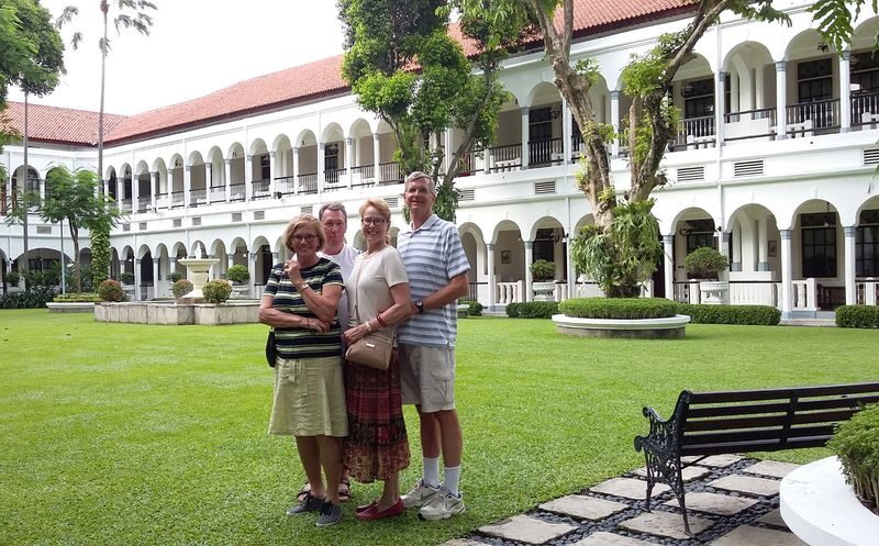 Surabaya Old City & Submarine Monument Private Half-Day Tour - Tugu Pahlawan and the story of independence