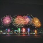 Suwa Lake, Japans premier fireworks production site, hosts a spectacular 40,000-shot aquatic fireworks display. - What the afternoon actually looks like