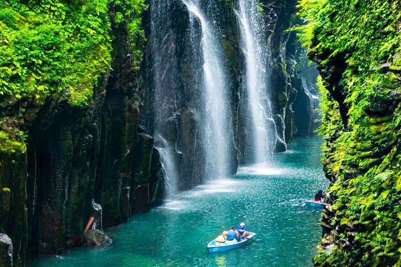 Takachiho Gorge and Scenic Train Day Trip (including boat ride experience) - The approach takes more effort than the photos suggest