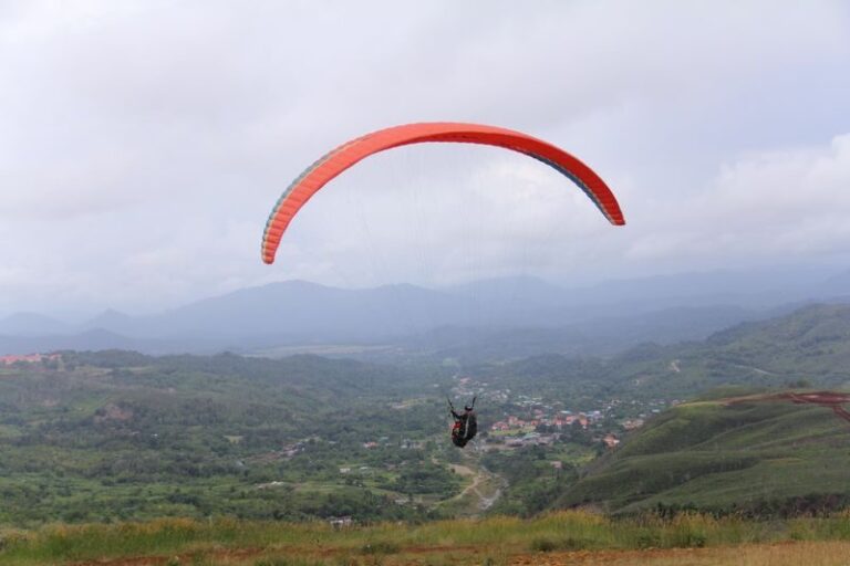 Tandem Paragliding Experience in Borneo Ranau & Kokol Hill - From the Ranau meeting point to the launch
