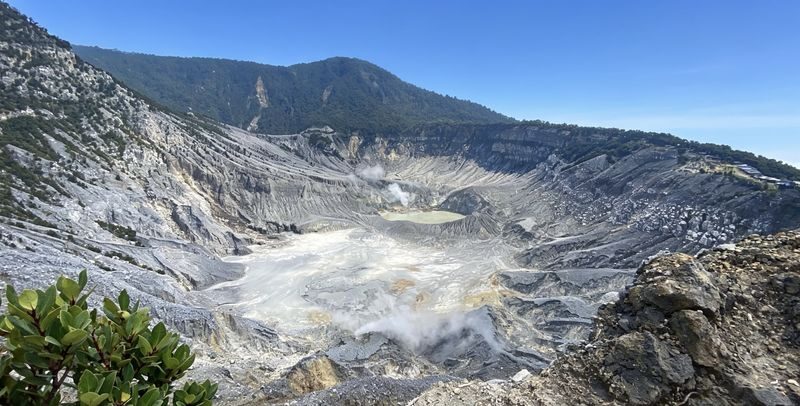 Tangkuban Perahu Volcano & Sari Ater Hot Spring Private Tour from Jakarta - What the volcano stop adds