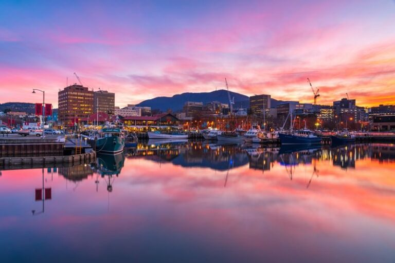 Tasmania 5-Day Guided Tour with Southern Lights - Hobart, Mount Wellington and the first impressions