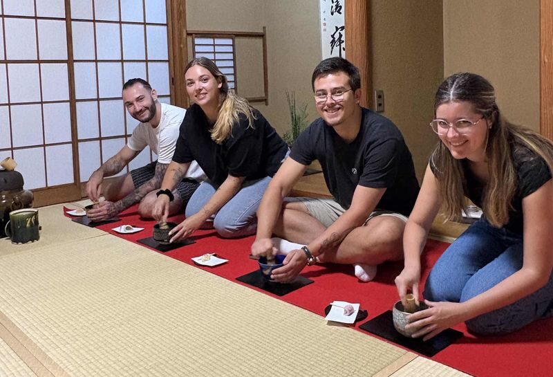 Tea Ceremony Tokyo Cha An in Shibuya - First, a short lesson on tea and matcha