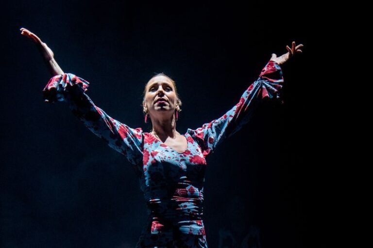 Teatro Flamenco Sevilla: Live the Flamenco Experience - A close room, with a few seating trade-offs
