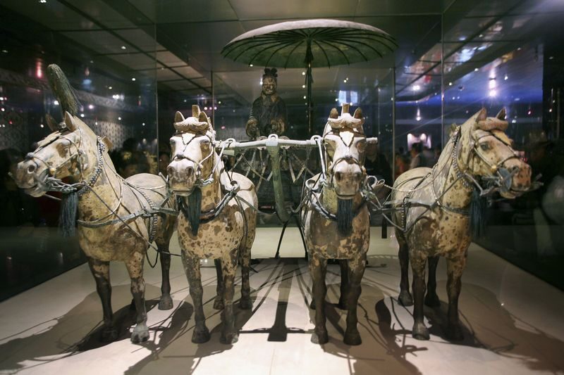 Terracotta Warriors + Huaqing Palace + Local Performance 1-Day Tour - Lunch is a pause, not a guaranteed banquet
