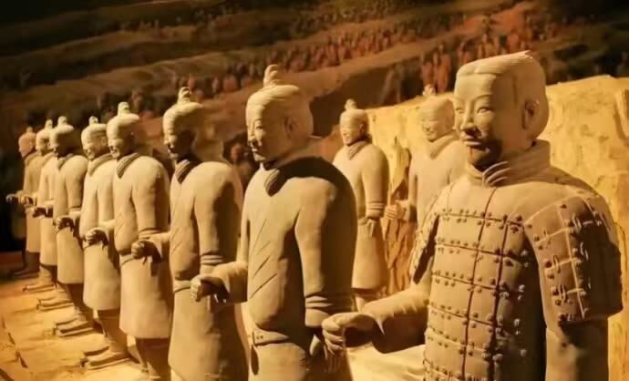 Terracotta Warriors, Lishan Garden, and Huaqing Palace Day Tour in Xian - At the Terracotta Warriors, look beyond the first pit