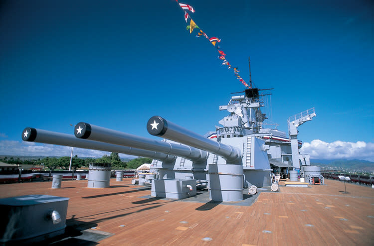 The Best of Pearl Harbor Day Tour in Hawaii - The Bowfin and Missouri reveal different sides of the war