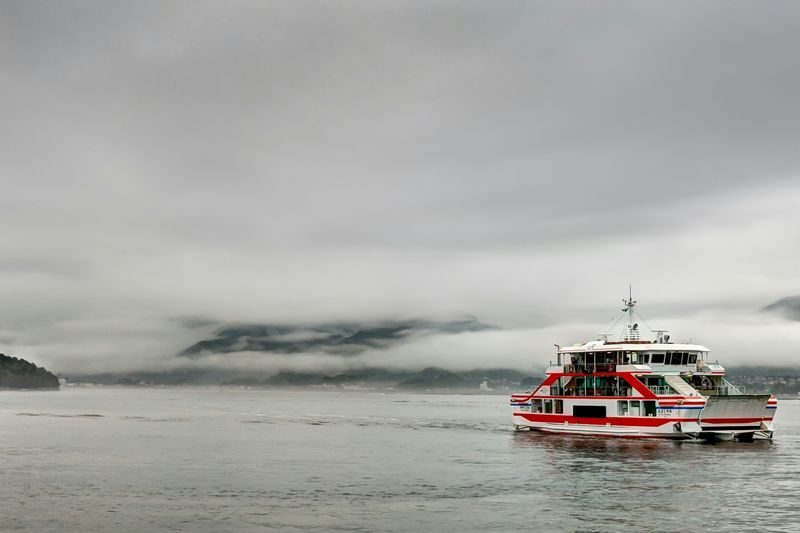 The Peace Memorial to Miyajima: Icons of Peace and Beauty - The journey to Miyajima