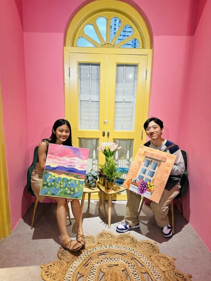 Therapeutic Art Jamming Workshop by Paintblush Singapore - Choosing between free painting and a guided session