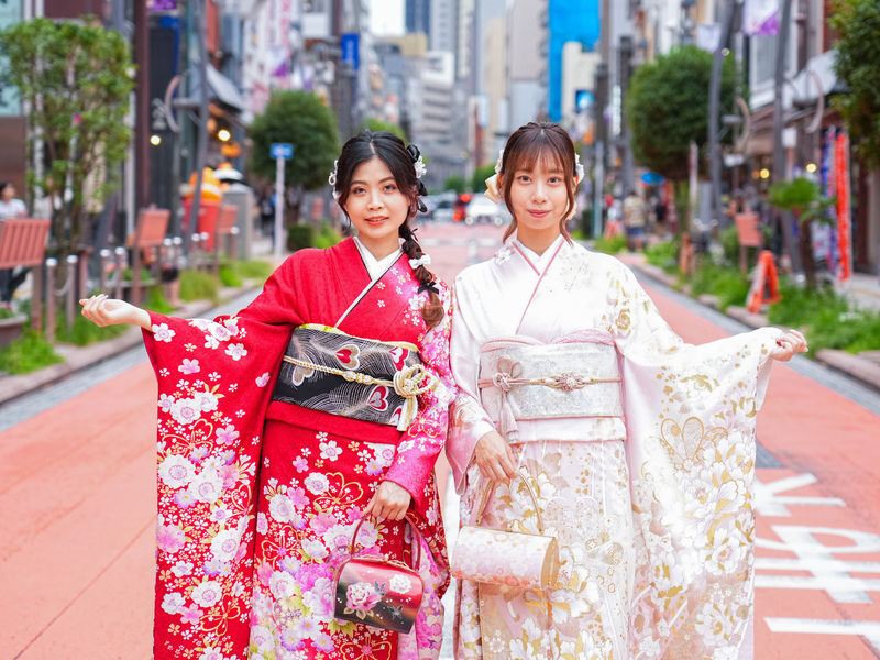 Tokyo/Asakusa Kimono Rental Experience | Makeup/Photo Shoot | Aiwafuku Kaminarimon Store - Choose a kimono, not just a price
