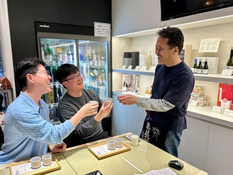 Tokyo: Award-Winning Sake Tasting with a Specialist in Asakusa - Choosing between the standard tasting and the sommelier class