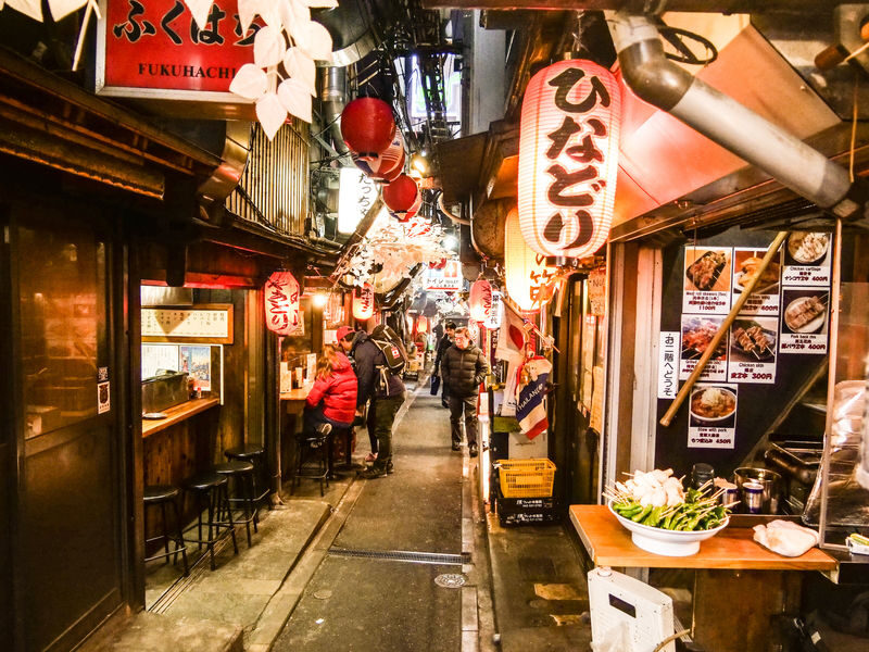 Tokyo Bar Hopping in Shinjuku: Free-flow, Full Dinner, Golden Gai - Cross Kabukicho with a local guide