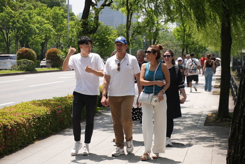 Tokyo Imperial Palace and Edo castle Historical Guided Walking Tour - Passing Through Ote-mon Gate