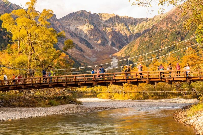 Tokyo Kamikochi & Lake Suwa Full-Day Tour with Bus - What the bus changes