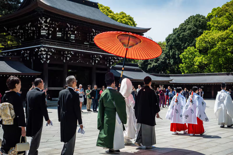 Tokyo: Meiji Shrine & Shinto Culture Walking Tour - Reading the sake and French wine barrels