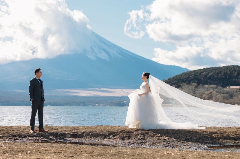 Tokyo & Mount Fuji: Wedding dress & kimono photo shoot - From studio styling to city portraits