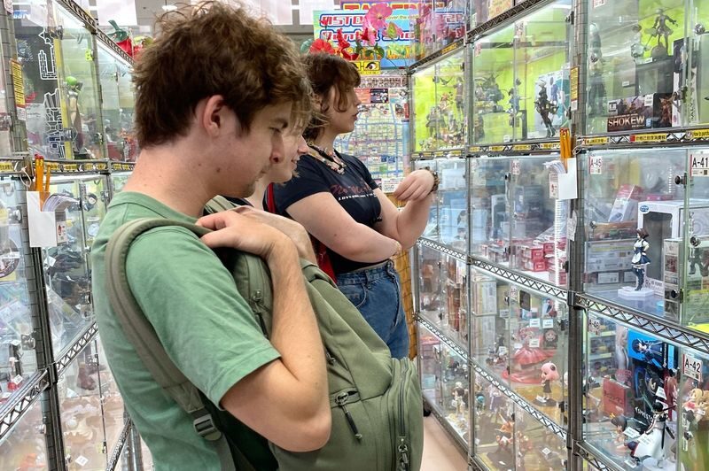 Tokyo Otaku Tour: Uncover Akihabaras Anime & Game Culture - Finding the right anime and manga shops
