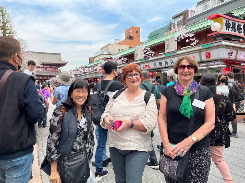 Tokyo Senso-ji Temple Half-Day Private Tour - Kaminarimon and the approach to Senso-ji