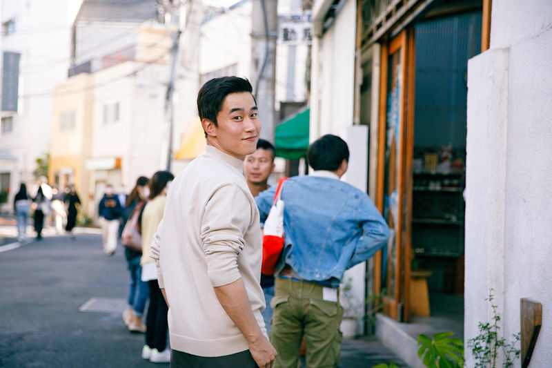 Tokyo Snapshot Photography Experience - Posing help makes the hour easier