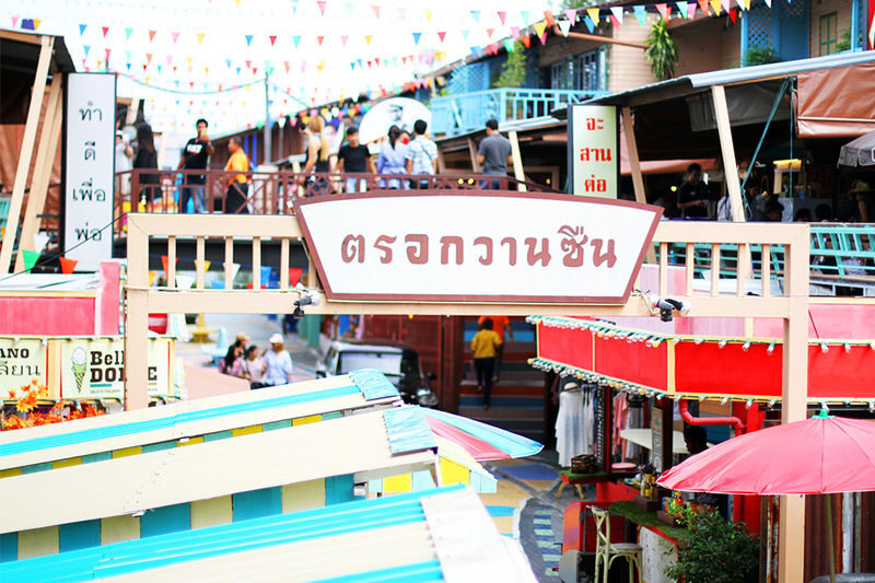 Tours of popular tourist attractions and Monsoon Valley Vineyards in Hua Hin - Monkeys and a Big Buddha at Khao Takiab