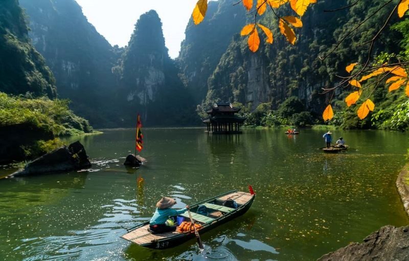 Trang An - Hoa Lu Day Tour (Japanese) | Mua Cave - River Cruise - Hoa Lu: temples and countryside by bicycle