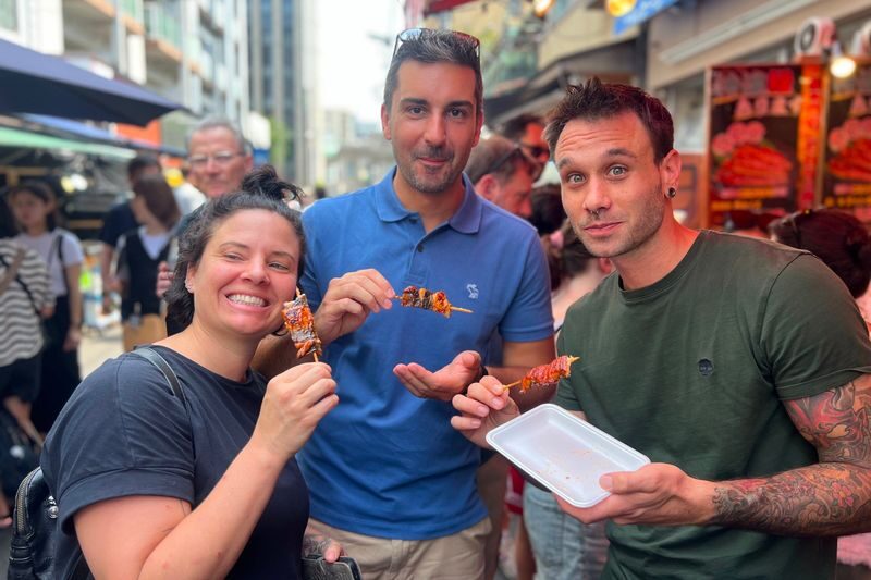 Tsukiji Fish Market Food and Walking Tour - Finding your way through Tsukiji Outer Market
