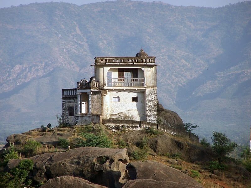 Udaipur Full-Day Private Temples & Nature Tour - What private transport changes