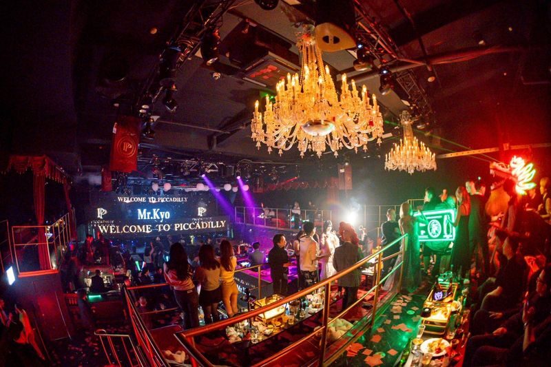 Umeda Osaka | PICCADILLY Live Show & Nightclub Ticket | Shisha & Karaoke - Music, performances and the chance of a surprise