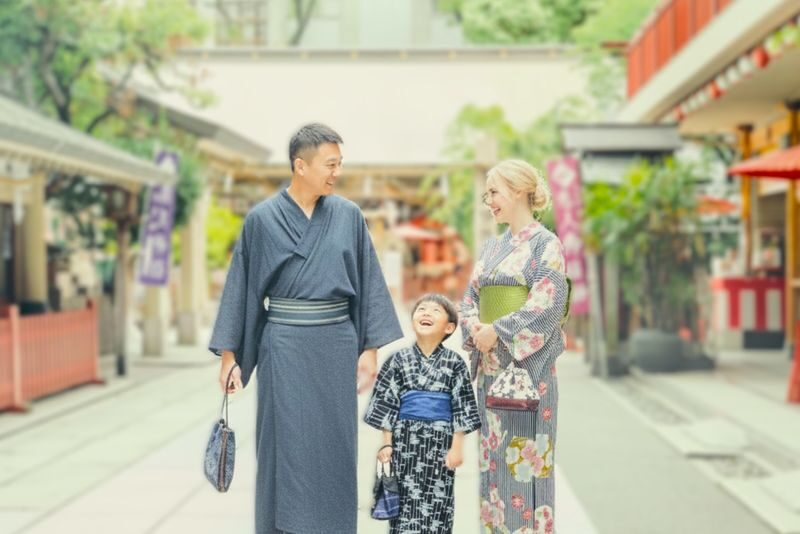 VASARA Kimono and Yukata Rental in Kyoto - Getting dressed, one layer at a time