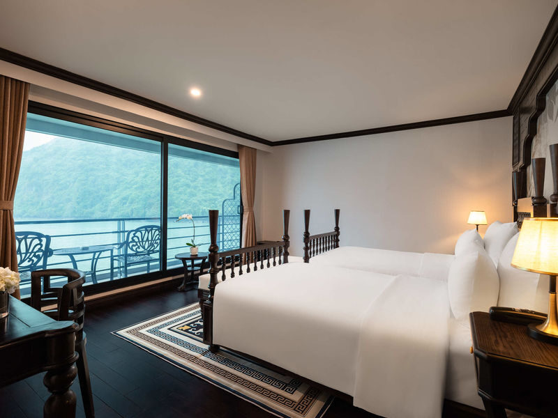 Venus 3D2N Cruise: Ha Long Bay & Lan Ha Bay Tour - Day 1: boarding, a cave visit, and the first sunset