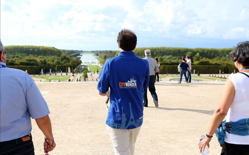 Versailles, Giverny & Monets House Full-Day Guided Tour from Paris - The ride from Paris matters