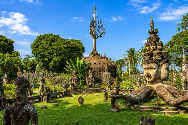 Vientiane Historical Landmarks Full-Day Private Tour - Wat Si Muang and the city’s temple life