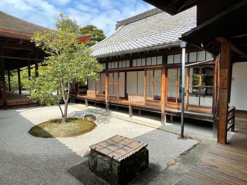 W/Lunch: Kyoto Highlights Bike Tour with UNESCO Zen Temples - Gion, geisha culture and Kennin-ji
