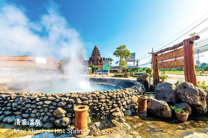 White & Blue Temple Full-Day Cultural Tour - Blue Temple: a different mood and palette