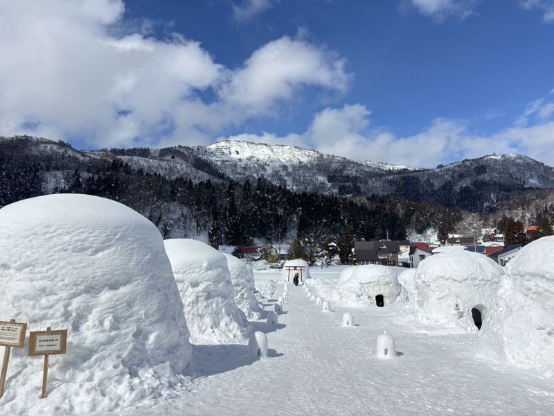 Winter Nagano Day Trip | Zenko-ji Temple & Iiyama Snow Hut & Nozawa Onsen Village (Departing from Nagano) - Kamakura no Sato: the day’s rare winter scene