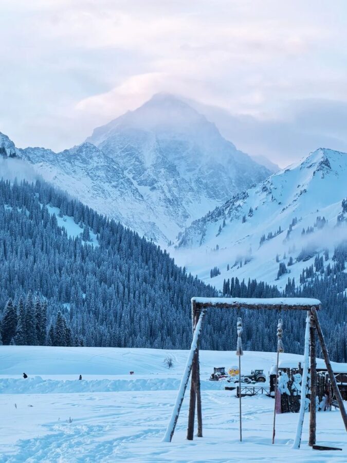 Winter Pre-sale | Enjoy Northern Xinjiang | 10-Day Winter Tour of Xinjiang Ili + Altay - Kanas in winter: frozen water, snow and quiet woods