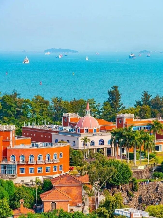 Xiamen Gulangyu Island Full-Day Cultural Tour - Gulangyu’s layered architecture