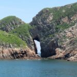 Yacht Island-Hopping & Cultural Day Tour: Sai Kung Yim Tin Tsai Hakka Snacks Food Tasting & Ancient Volcanic Rocks & Sharp Island sightseeing - Reading the rocks around Sharp Island