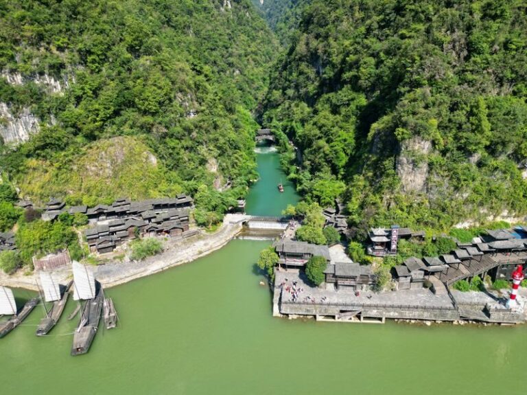 Yichang, Hubei: Three Gorges Tribe 1-Day Tour (Three Gorges Luxury Cruise + First Class Seating + Round-Trip Transfer + Tujia Wedding Performance) - First impressions at Three Gorges Tribe