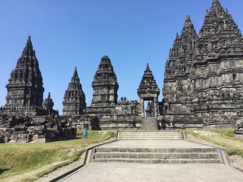 Yogyakarta: Borobudur Sunrise ( Guarantee Climb-up) & Prambanan - Climbing Borobudur’s upper levels