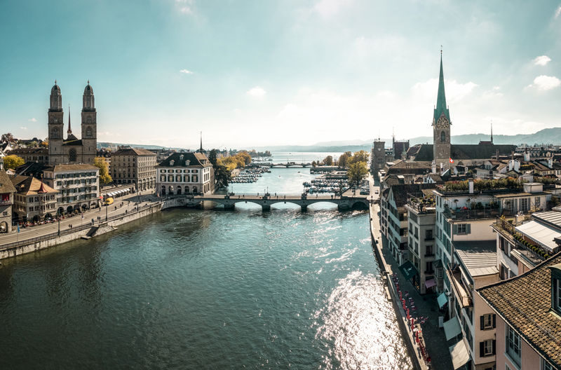 Zurich, Lake Cruise and Cable Car Half-Day Tour with Transport - A guided walk through the Old Town