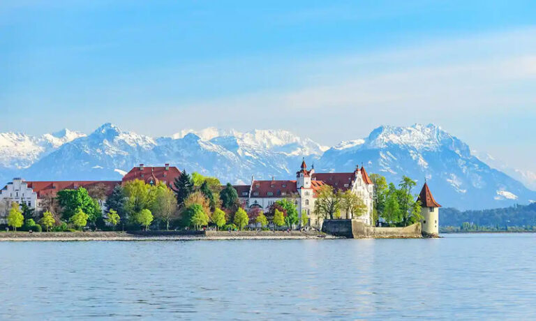 Zurich & Lucerne One-Day Private Alpine Countries Tour - Vaduz: a quick look at Liechtenstein