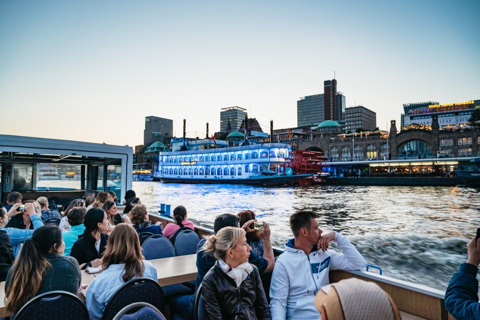 Hamburg: 1.5-Hour Evening Harbor and Speicherstadt Cruise - Experience