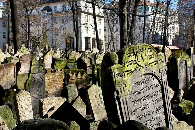 Jewish Prague: Exclusive Private Tour With Insiders - Synagogues and Cemeteries: A Closer Look at Jewish Architecture