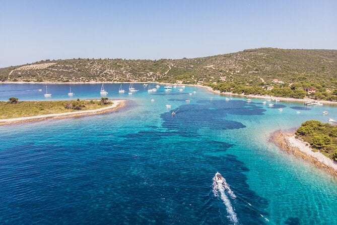 Blue Lagoon, Shipwreck & ŠOlta Cruise With Lunch & Unlimited Drinks From Split - Lunch Options