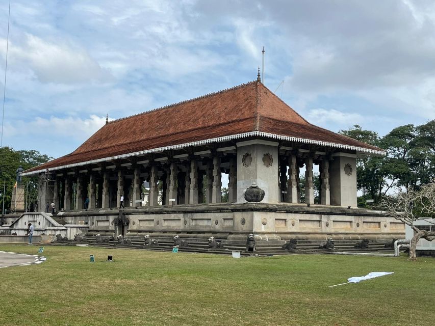 Colombo City Tour With Historical Places ( All Inclusive ) - Historic Landmarks in Colombo